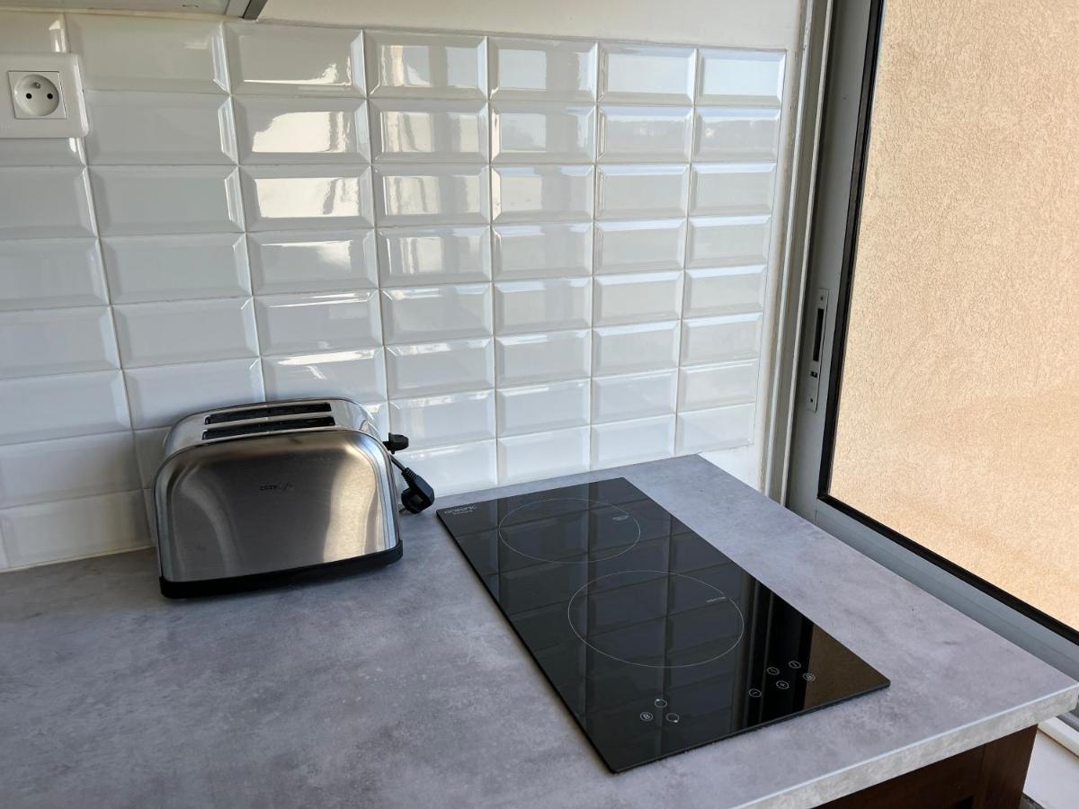 Joli Studio Tres Clair A Proximite Mer Pour 3 Personnes La Londe-les-Maures Zewnętrze zdjęcie