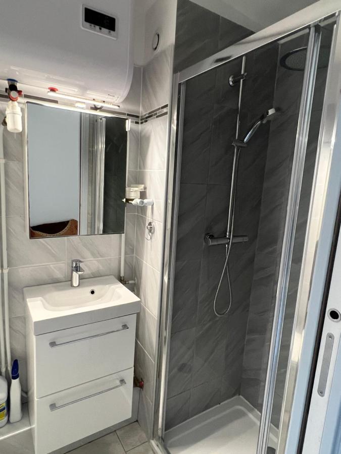 Joli Studio Tres Clair A Proximite Mer Pour 3 Personnes La Londe-les-Maures Zewnętrze zdjęcie
